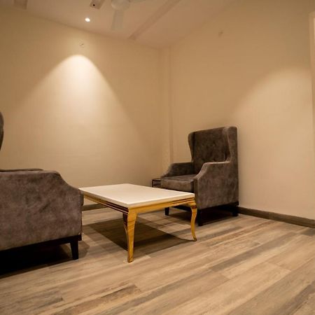 Hotel Smily Лудяна Екстериор снимка