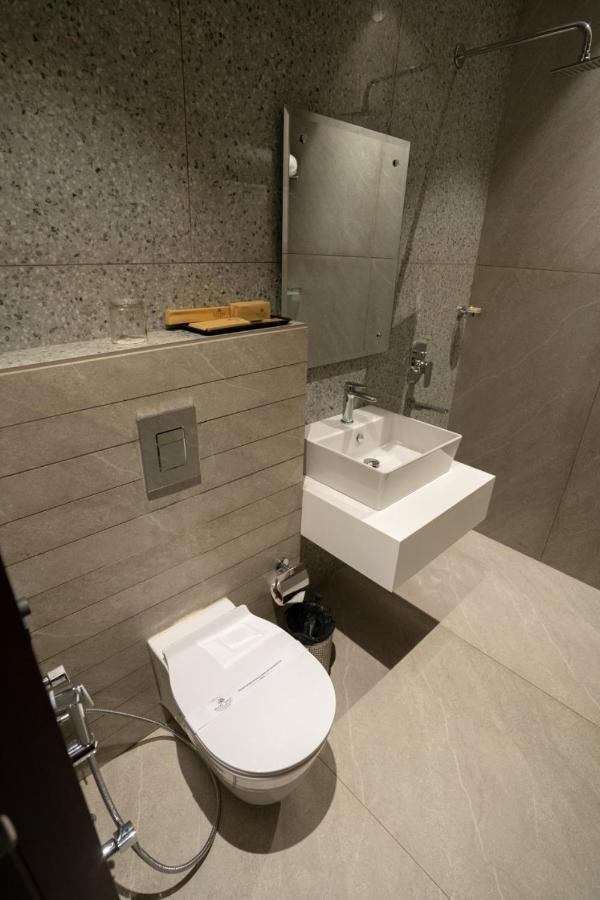 Hotel Smily Лудяна Екстериор снимка
