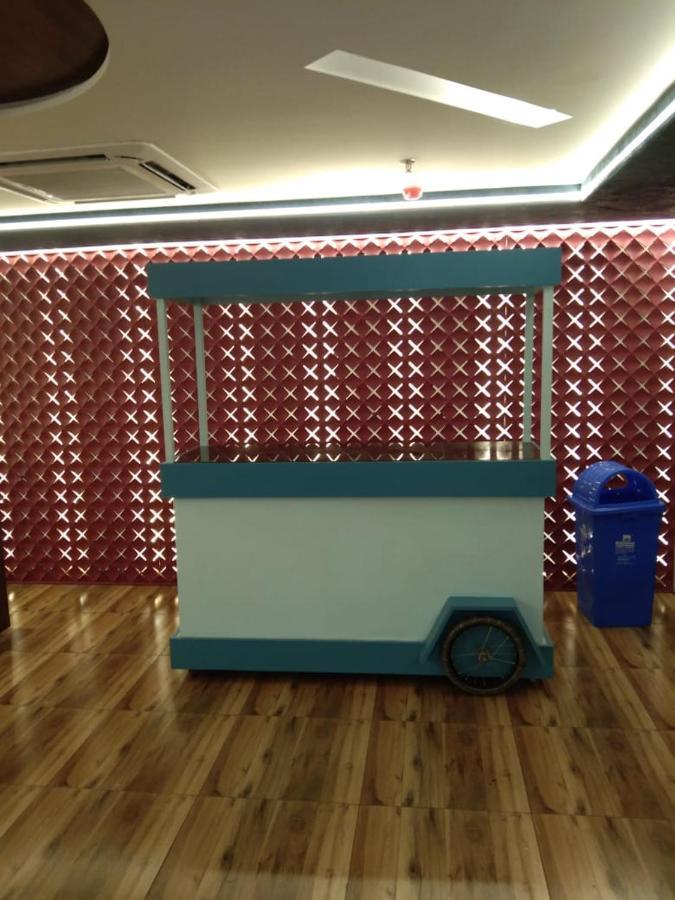 Hotel Smily Лудяна Екстериор снимка