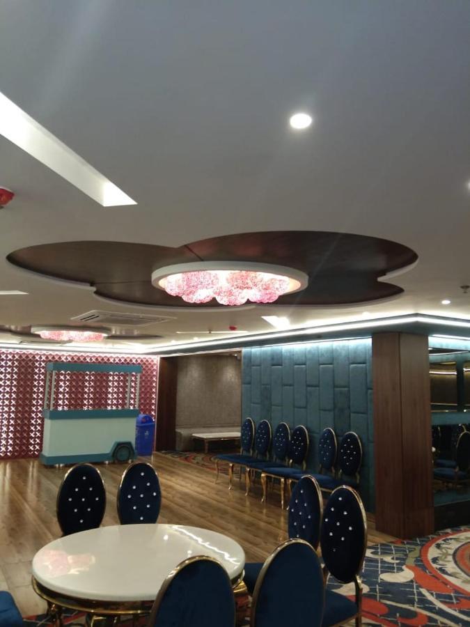 Hotel Smily Лудяна Екстериор снимка
