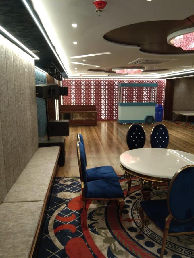 Hotel Smily Лудяна Екстериор снимка