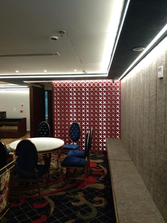 Hotel Smily Лудяна Екстериор снимка