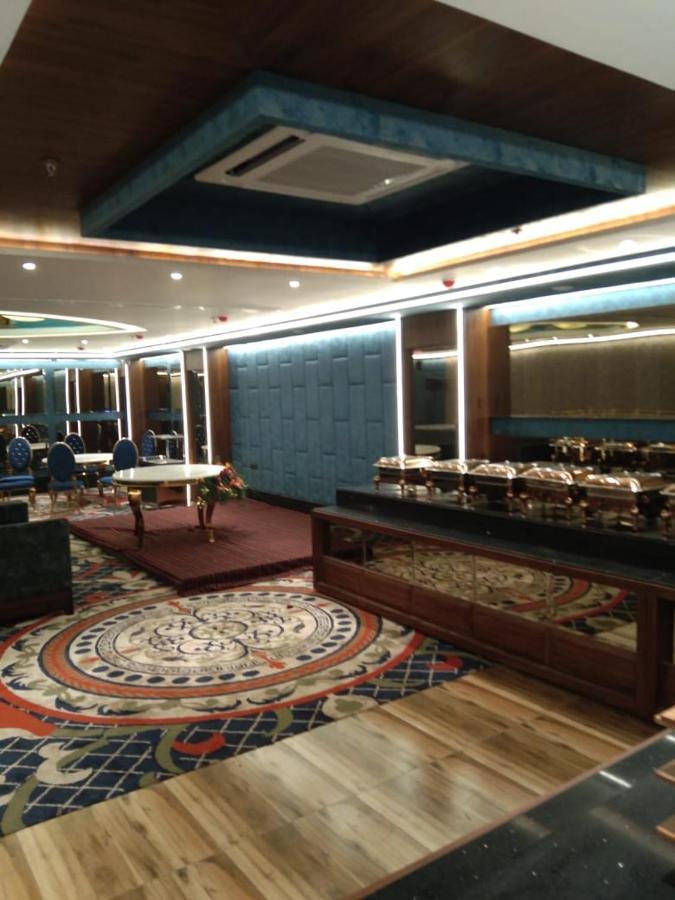 Hotel Smily Лудяна Екстериор снимка