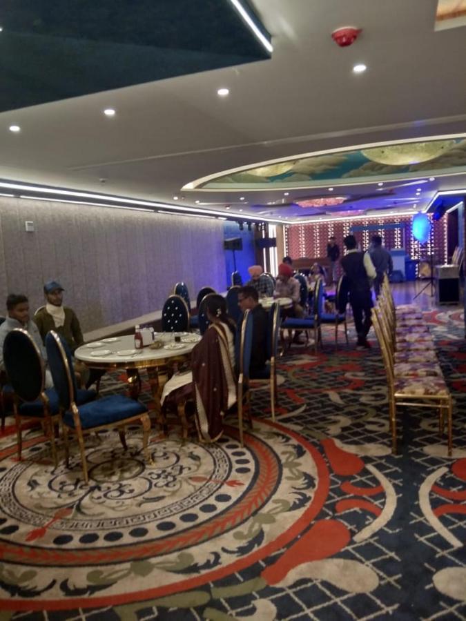 Hotel Smily Лудяна Екстериор снимка